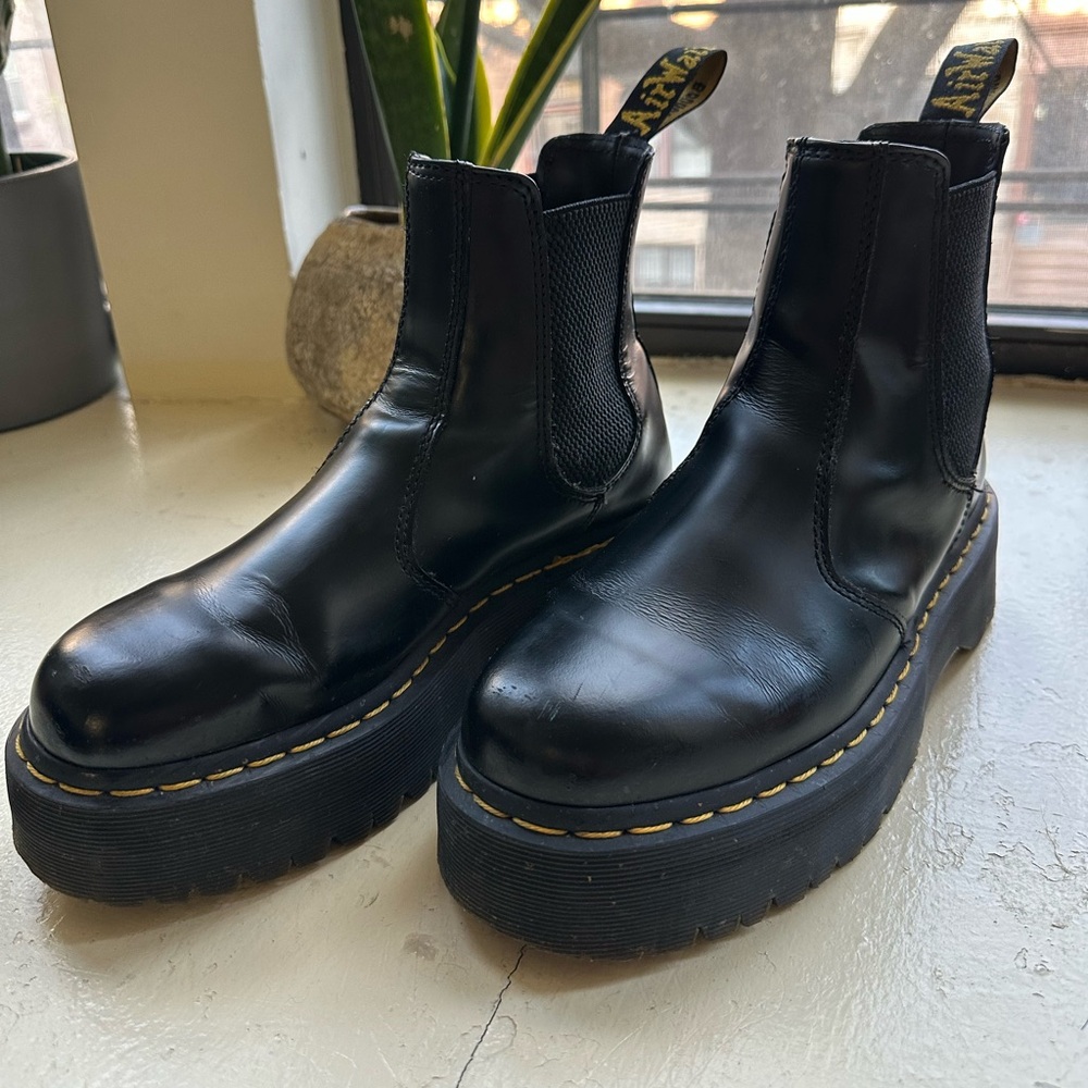 Dr Martens 2976 SMOOTH LEATHER PLATFORM CHELSEA BOOTS